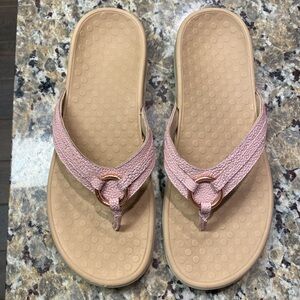 Vionic Size 11 Tide Aloe Sandal - Peachy Pink Textured Leather - Good Condition